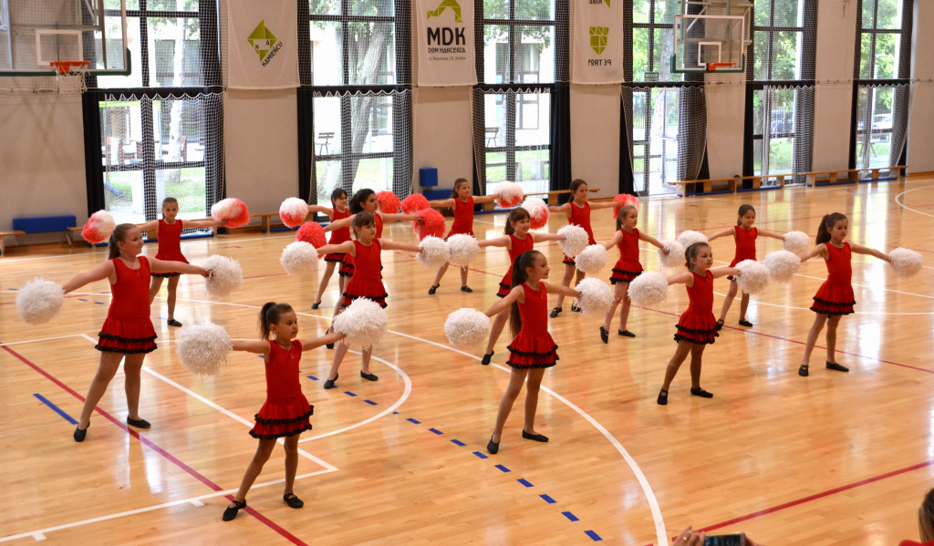 Małe Cheerleaderki - taniec towarzyski